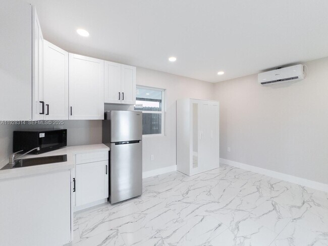 Building Photo - 3360 SW 24th Ter