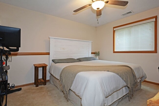 Building Photo - Spacious 3-Bedroom with Walkout and Fully ...