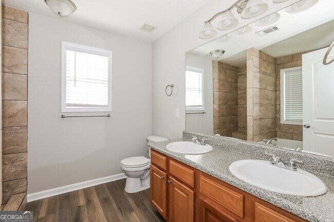 Building Photo - 110 Lumby Ln