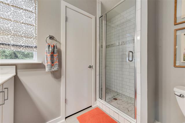 Building Photo - 3922 Gilbert Ave