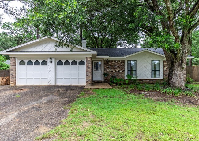 Building Photo - Coming Soon – Home in Lake Forest! | 100 S...