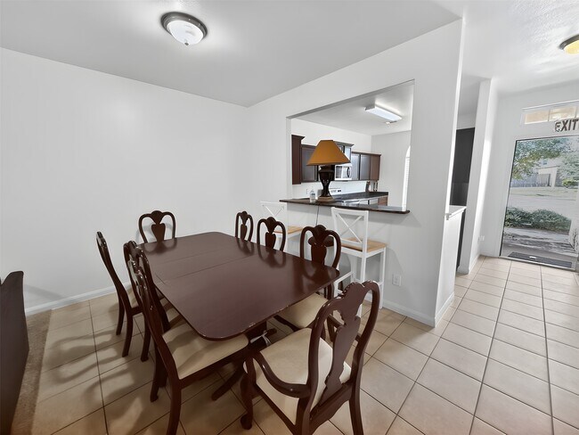 Building Photo - 5127 Oak Briar Ln