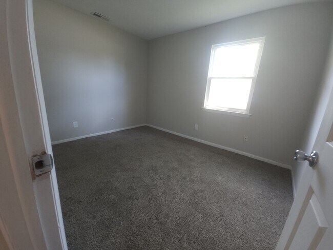 Building Photo - 846 Drawbridge Dr