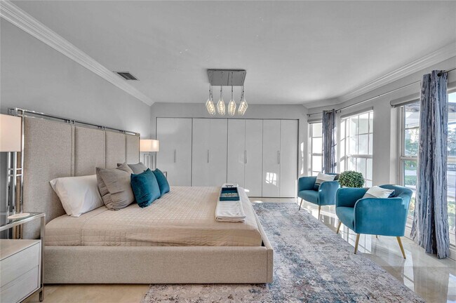 Building Photo - 2323 Delmar Pl