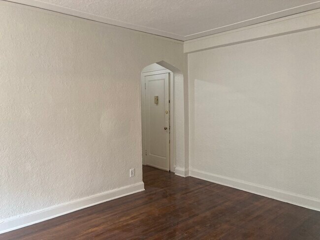 Building Photo - 1725 Van Dyke St