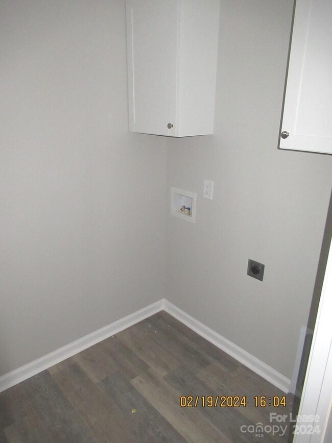 Building Photo - 405 Northbrook III School Rd