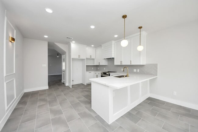 Building Photo - 1110 E Main St