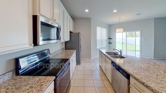 Building Photo - 1608 Hinckley Ave