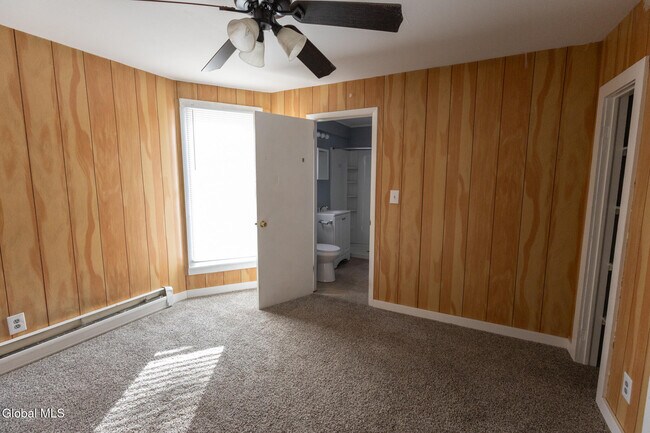 Building Photo - 104 Lawrence St