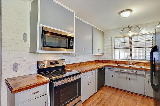 Building Photo - 5814 Canton Park Dr