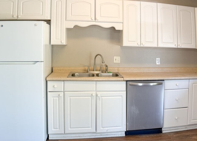 Building Photo - $500 OFF FIRST MONTHS RENT | 2.5 ACRE LOT! 4 Beds in Central Edmond!