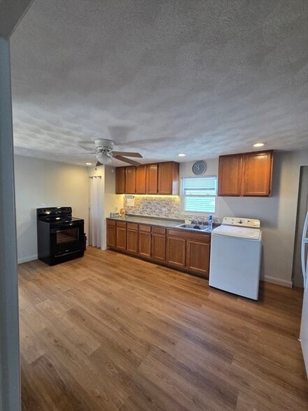 Primary Photo - 15 Bowman St