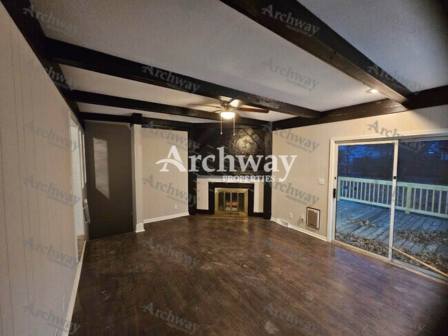 Building Photo - 1600 W Elm Terrace