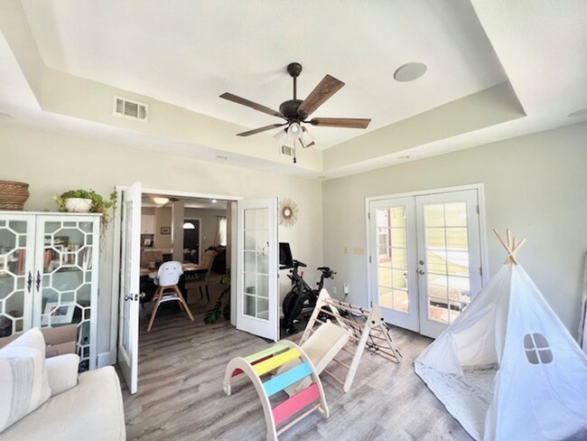 Building Photo - 1212 Bayshore Dr