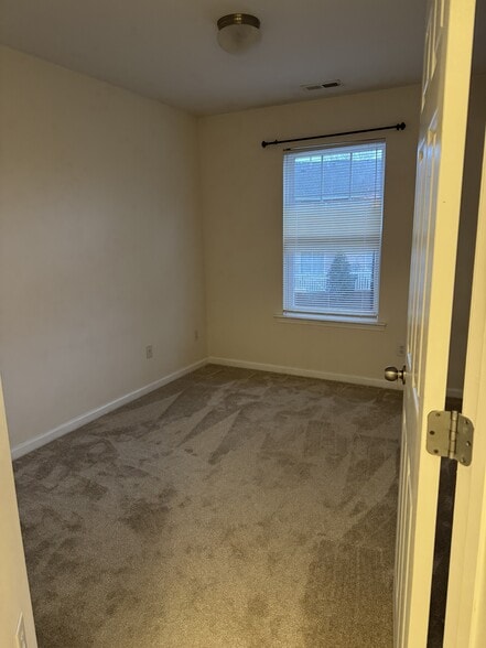 Building Photo - 2207 Bankshill Row