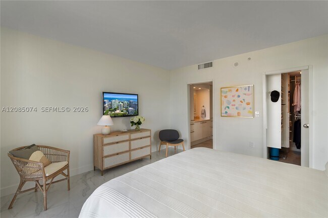 Building Photo - 3350 SW 27th St