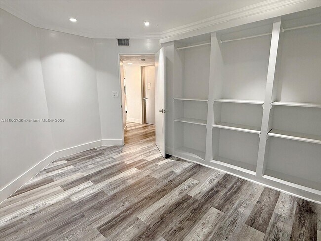 Building Photo - 9766 SW 138th Ave