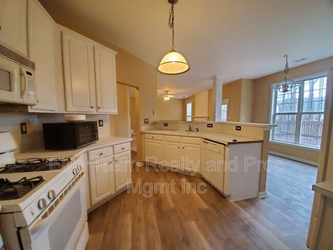 Building Photo - 10903 Chastain Parc Dr