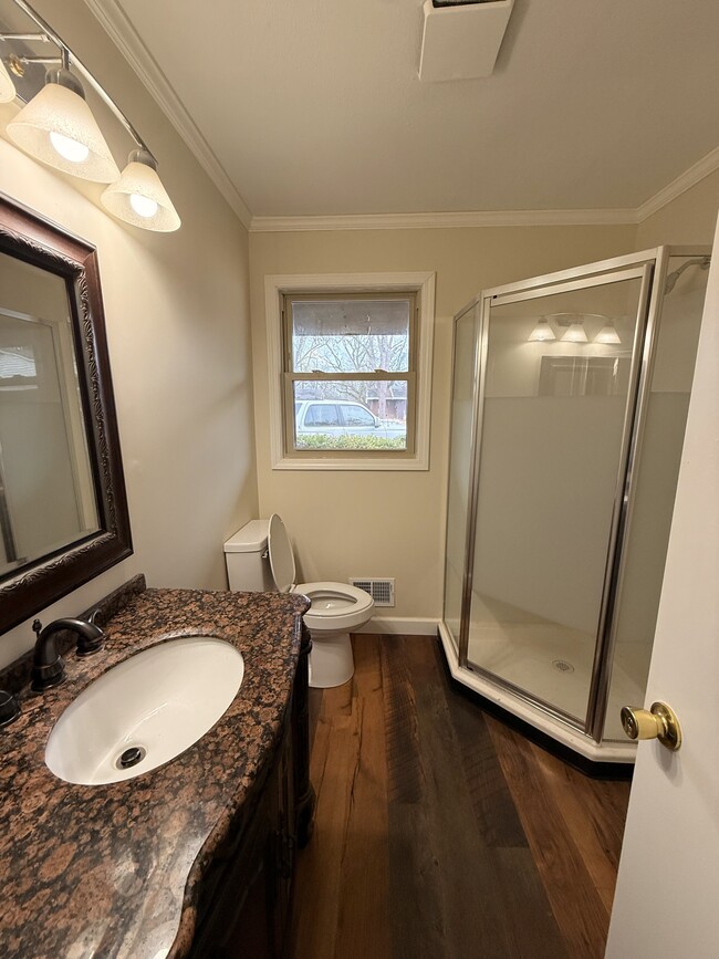 Building Photo - 104-1-501 N Main St