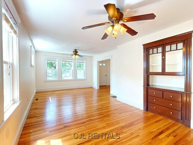 Building Photo - 25 Charlotte Rd