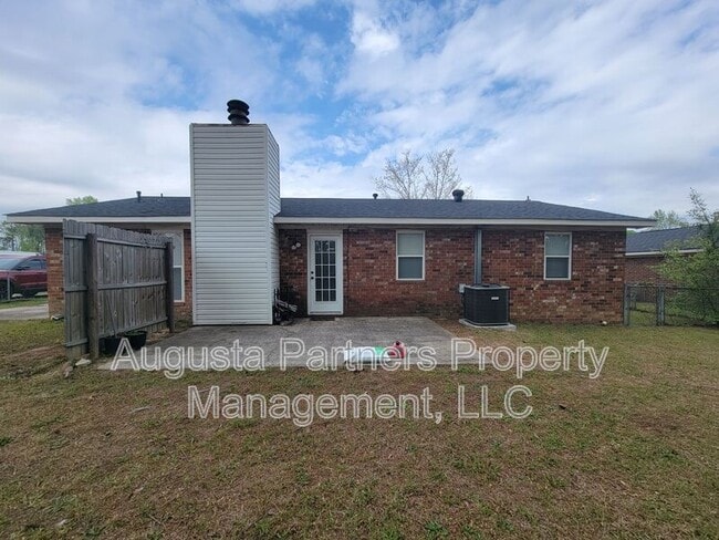 Building Photo - 4536 Hillside Dr