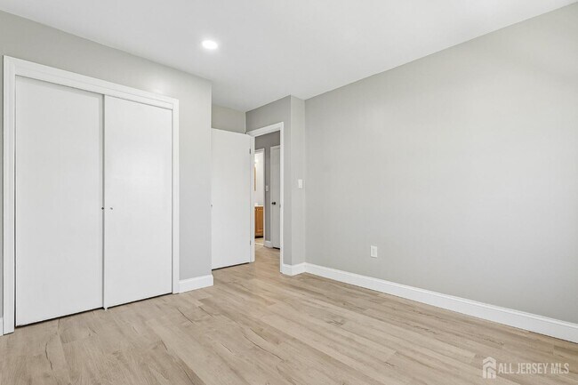 Building Photo - 1216 Thomas Ave