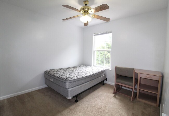 Building Photo - 486 Pheasant Run Cir