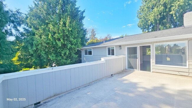 Building Photo - 3 Bed, 2 Bath Apartment in Prime Roosevelt...