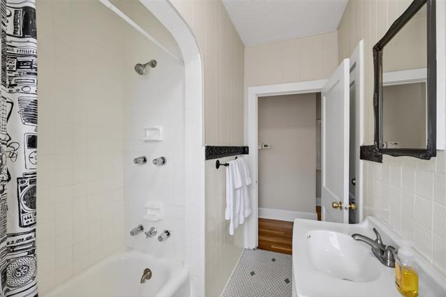 Building Photo - 3315 Rogers Ave