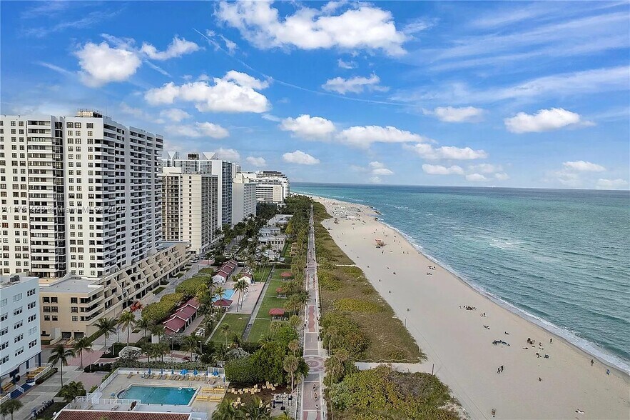 Building Photo - 2555 Collins Ave