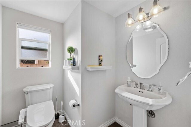 Building Photo - 1046 W 253rd St