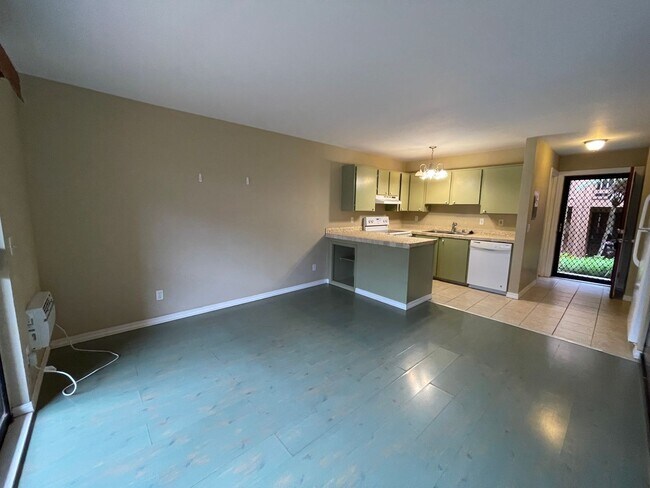 Building Photo - Unfurnished One Bedroom Available Immediately!
