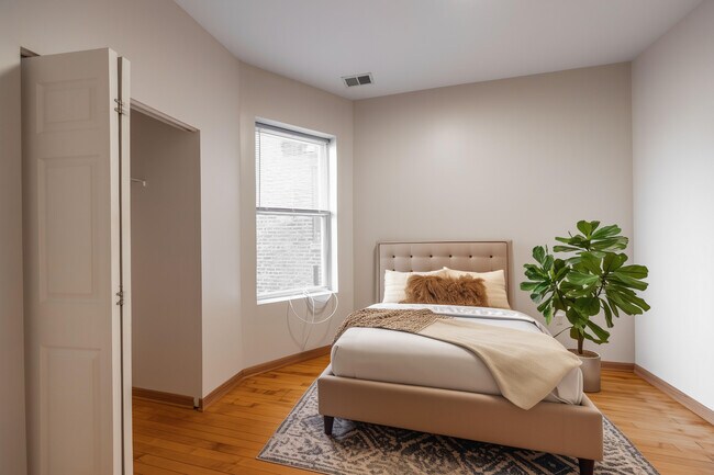 Building Photo - 1010 N Kedzie Ave