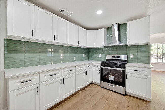 Building Photo - 5530 Oak Falls Dr