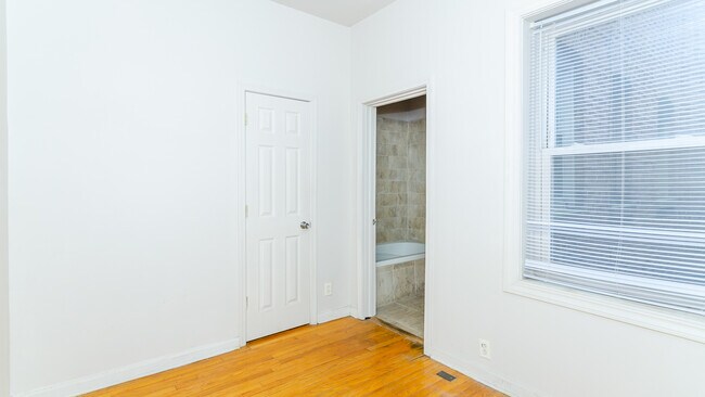 Building Photo - 6838 S South Shore Dr