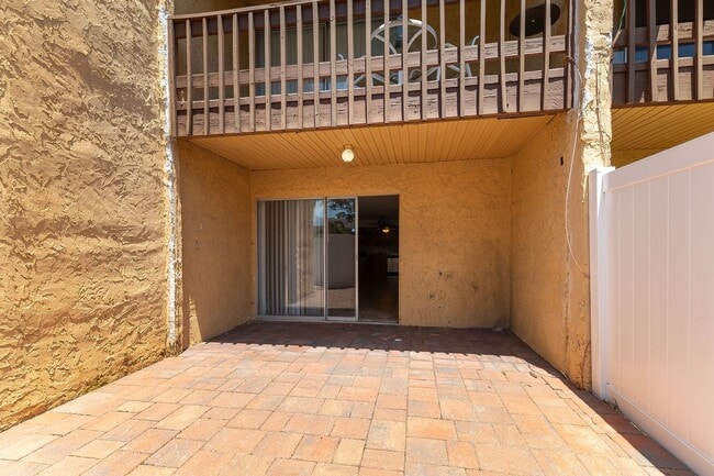 Building Photo - Desirable Location - 2-bed 2-bath Condo 5 ...