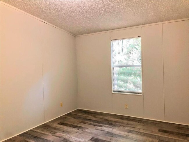 Building Photo - 584 Mountain Ridge Dr