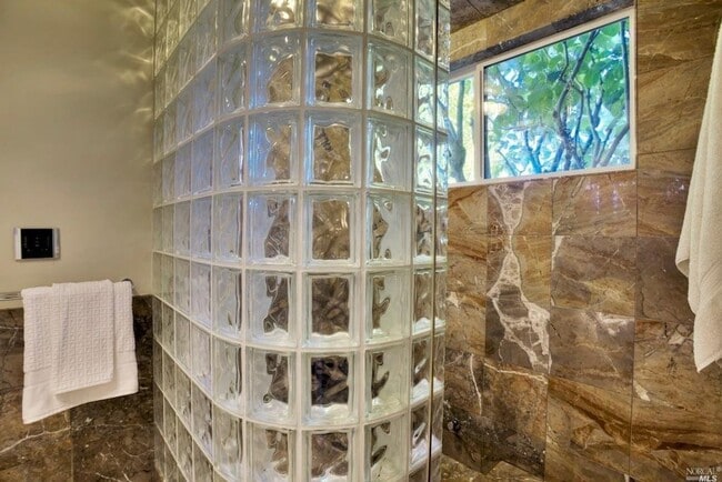 Building Photo - Beautiful Home w/ Stunning Views from Every Room! Available for Short Term Rentals Only!