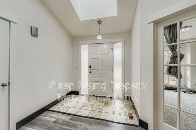 Building Photo - 4817 NE Holman St