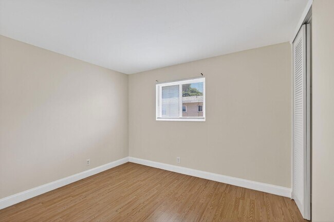 Building Photo - 809 Lighthouse Dr