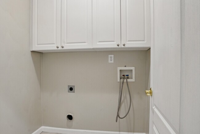 Building Photo - 1812 Quivers Keep