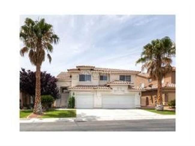 Building Photo - Beautiful Home in a Gated Community