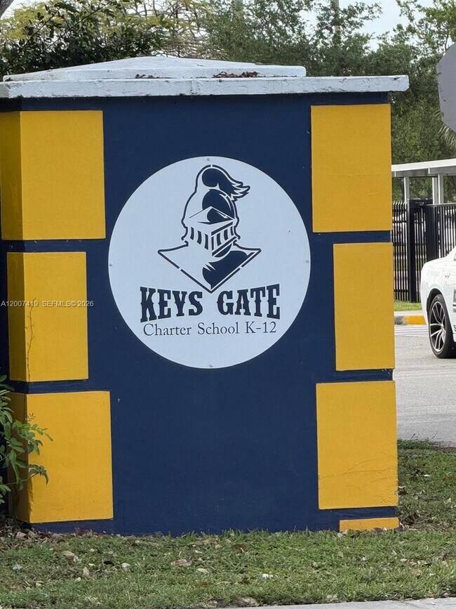 Building Photo - 2573 SE 25th Ter