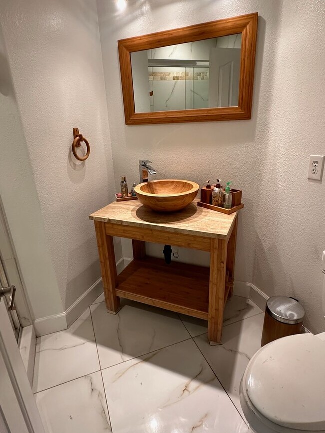 Building Photo - 5701 W Country Ave