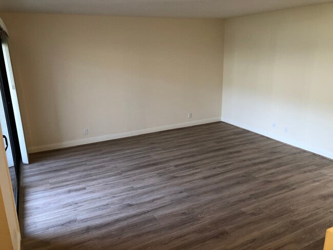 Building Photo - 818 Juno Ln