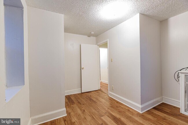 Building Photo - 101 N 6th St