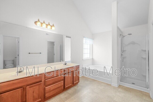 Building Photo - 2017 White Cedar Ln