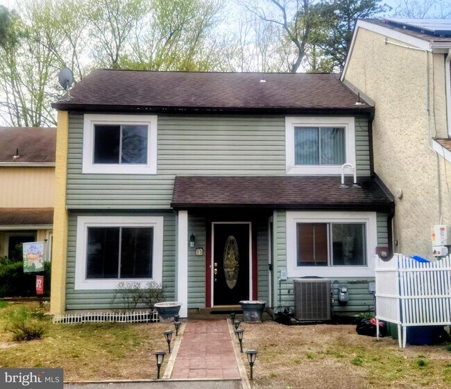 Building Photo - 15 Queen Anne Ct