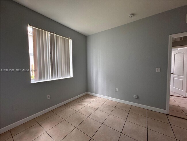 Building Photo - 1660 SE 29th St