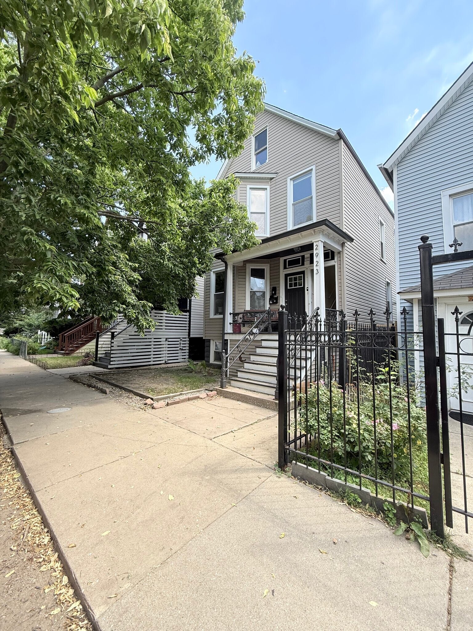 Building Photo - 2923 N Wisner Ave